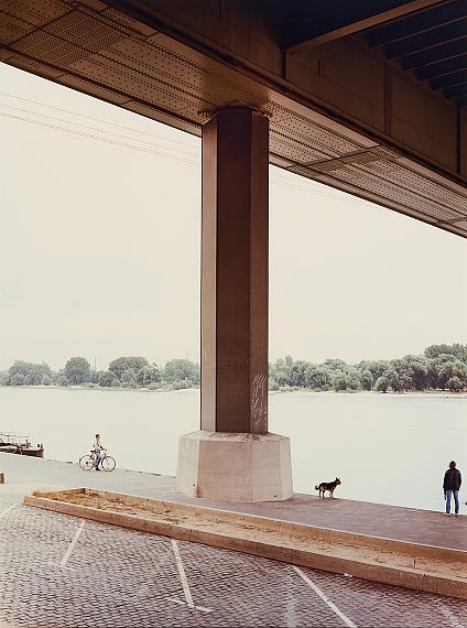 Lot 1
Andreas Gursky 
Zoobrücke, 1988
Estimate: € 7.000-9.000
 