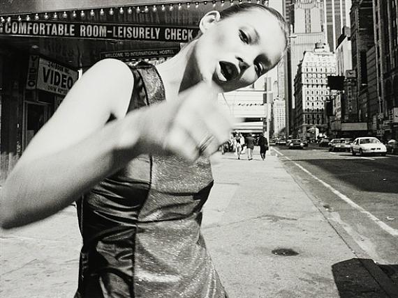Glen Luchford
Kate Moss, New York, for Harper's Bazaar, 1994
Archival pigment print
27 x 36 in. (68.58 x 91.44 cm.) 
Estimate 10,000—15,000 USD