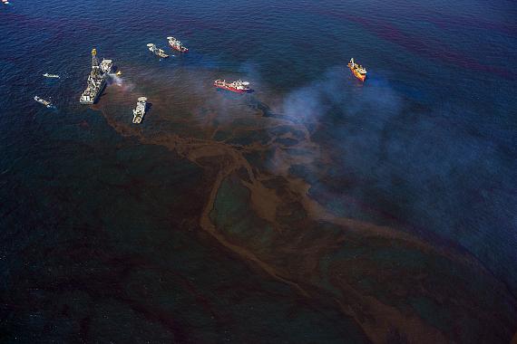 Fair J Henry
Accidents can happen, Operations and oil spill at BP Deepwater Horizon spill, Gulf of Mexico
Fine art print on Aludibond
50 x 70 cm
Edition of 10+2
