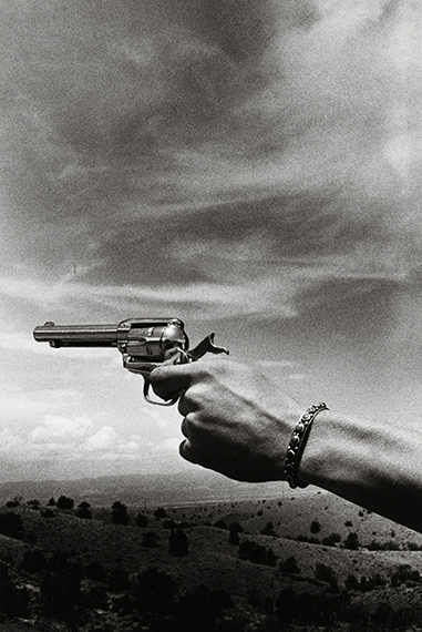 Ralph Gibson, Deja Vu Gun, 1972 © Ralph Gibson