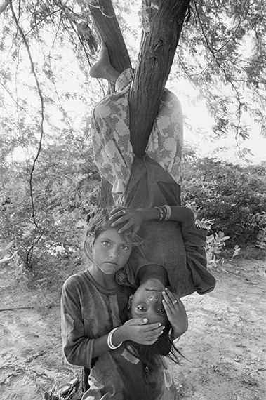 Urma and Nimli, Lunkaransar, 1999-ongoing © Gauri Gill

