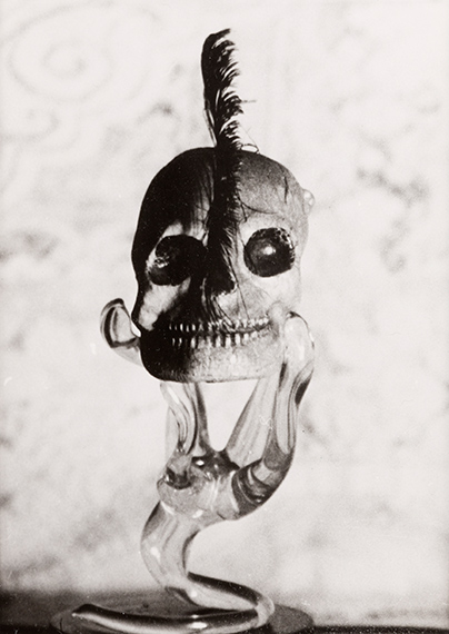 185. 
Claude Cahun (1894-1954) 
Sans titre (Crâne et verre), 1936. 
Vintage gelatin silver print. 