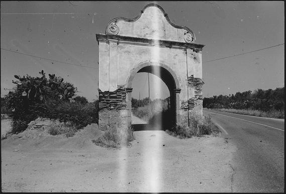 Guido Guidi
Sardegna, 1974, 1974
Gelatin silver print on Baryta paper
Image size: 14 x 21 cm
Edition of 5