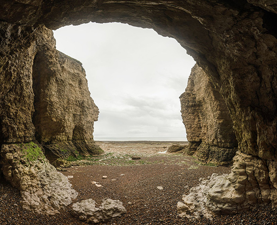 OLAF OTTO BECKER
ROCK ARCH, NORMANDY, FRANCE, 2021
ARCHIVAL PIGMENT PRINT ON ALUDIBOND
111 x 133 cm / 43 2/3 x 52 1/3 inch
Edition of 5 + 1ap
Courtesy Galerie Nikolaus Ruzicska und Olaf Otto Becker