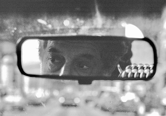 Gundula Schulze EldowyRobert Franks Augen im Rückspiegel, New York, 1990 aus der Serie "Halt die Ohren steif!"© Gundula Schulze Eldowy