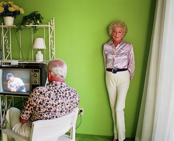 Larry Sultan
My Mother posing for me, 1984, from the series "Pictures from Home", 1982–1991
© The Estate of Larry Sultan, courtesy Galerie Thomas Zander, Cologne