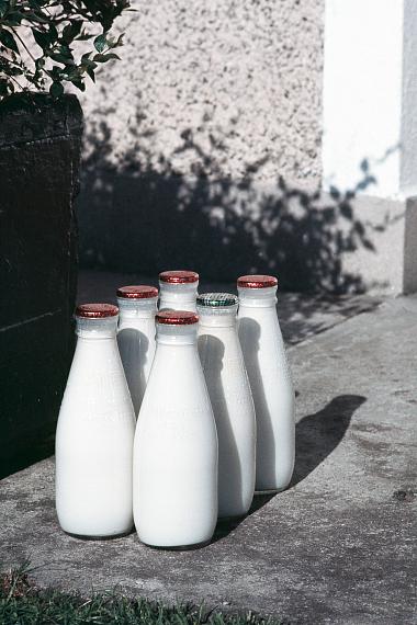 Milk bottles on doorstep, Ireland, 1970s
© Estate of Akihiko Okamura