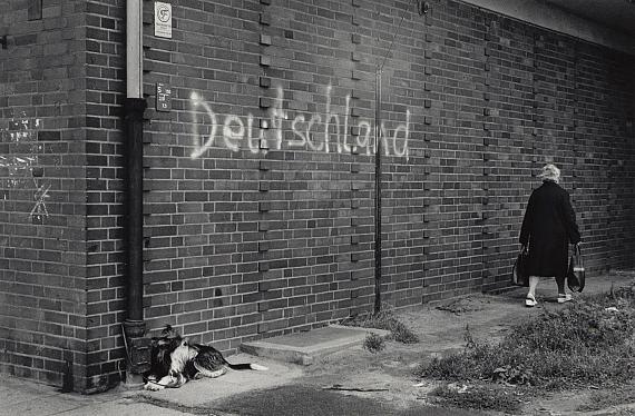 Dirk Reinartz: o. T., aus der Serie Kein schöner Land, Alte Jakobstraße, Berlin-Kreuzberg 1983 
© Deutsche Fotothek+Stiftung F.C. Gundlach / Dirk Reinartz