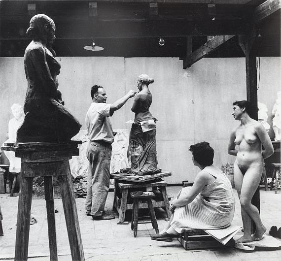 Lot 92
Anatole Saderman (1904-1993)
Taller del escultor Antonio Devoto, c.1940
Gelatina de plata, imagen 19 x 18 cm, tiraje de época
3000 - 4000 €