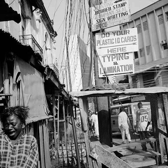 Akinbode Akinbiyi
Lagos Island, Lagos, 2004
aus der Serie Lagos: All Roads
seit den 1980er Jahren
© Akinbode Akinbiyi