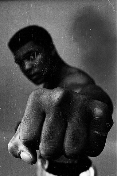 Thomas Hoepker
Ali left fist, Chicago, USA, 1966
Gelatin silver print, AP 2
50 × 60 cm
© Thomas Hoepker / Magnum Photos