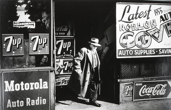 William Klein
New York The Complete Set, 1954-55
Photograph No.291
Courtesy Jean Kenta Gauthier