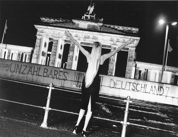 Helmut Newton
Brandenburg Gate and Berlin Wall, Condé Nast's Traveler, Berlin, 1987 
© Helmut Newton Foundation