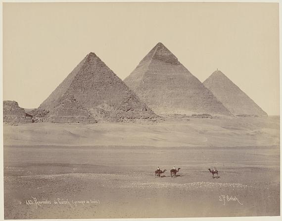 J. Pascal Sébah
Blick von Süden auf die Pyramiden von Gizeh, um 1880 
© Sammlung Museum für Photographie Braunschweig / Depositum Stadtarchiv Braunschweig