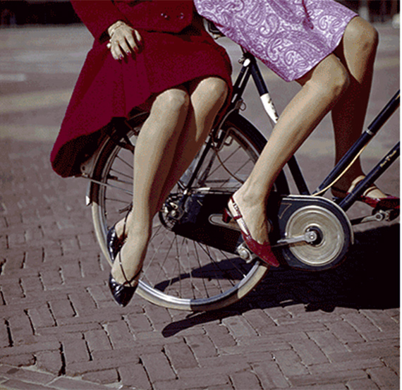 Fashion show on the bike, Queenies on their feet, The Netherlands in the 60s
© Paul Huf / MAI.