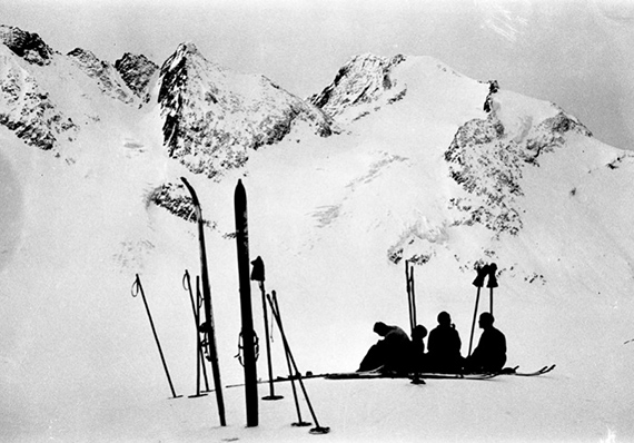 Charlotte Perriand, Le repos du skieur, 1930 - Courtesy M77 © Archives ChPerriand 2024
