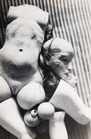 118.
Hans Bellmer
Die Puppe, 1934.
First edition composed of 10 vintage gelatin silver prints.

188.
Peter Beard
The End of the Game, 1965.
Archive from the collection of Nicolas Ducrot (former artistic director of Viking Press). 