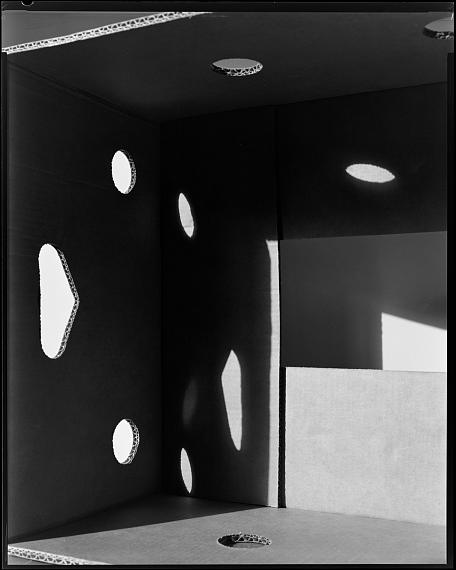 Thomas Manneke
Untitled, Cardboard Box, 2023
Silver Gelatin Print
60 x 50 cm
Edition 3 + 2 AP