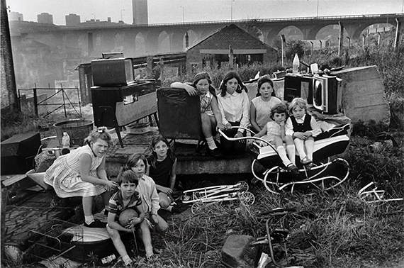 Sirkka-Liisa Konttinen
Children with Collected Junk, from Byker, 1971
Silver gelatin print
Printed 2021
Paper size: 40.5 x 50.5 cm
Image size: 26 x 39 cm
Frame size: 45.5 x 58 cm
Signed, titled, and dated in pencil verso 

© Sirkka-Liisa Konttinen