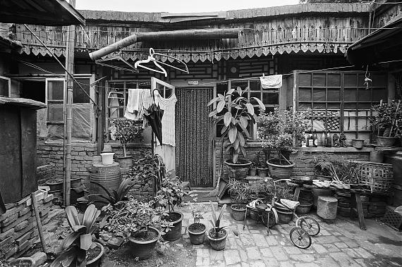 Xu Yong
Qianjing Hutong, 1989/1990
Pigment Print on Hahnemühle Fine Art Paper
60 x 80 cm
Edition of 10