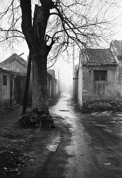 Xu Yong
Fengsheng Hutong, 1989/1990
Pigment Print on Hahnemühle Fine Art Paper
80 x 60 cm
Edition of 10