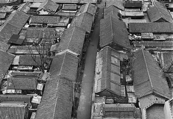 Xu Yong
Xiangchuan Hutong, 1989/1990
Pigment Print on Hahnemühle Fine Art Paper
60 x 80 cm
Edition of 10