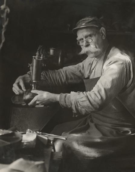 Blurring Reality and Fiction – August Sander Meets AI. Blurring Reality and Fiction – August Sander Meets AI.