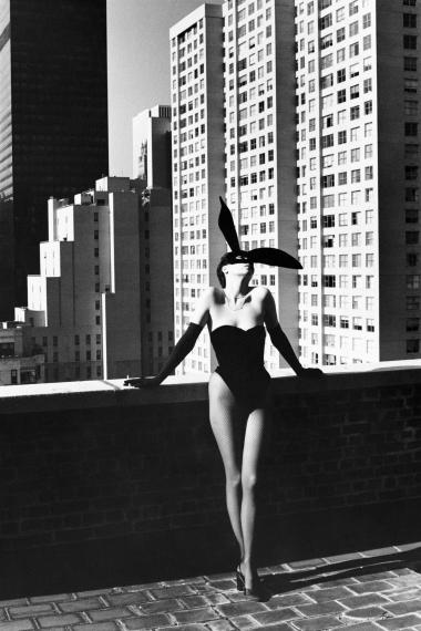Helmut Newton: Elsa Peretti as a Bunny, New York 1975
© Helmut Newton Foundation