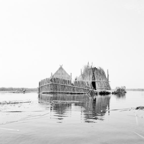 Ursula Schulz-Dornburg
Aus der Serie: VERSCHWUNDENE LANDSCHAFTEN, Shatt al-Gharraf, Marsh Arabs, Irak, 1980
© Ursula Schulz-Dornburg