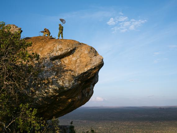 Lucas Foglia
Erei and Thomas Collecting Painted Lady Butterflies, Mpala Research Centre, Kenya, 2021 Archival Pigment Print
86 x 112 cm
Edition of 8 + 2 AP
