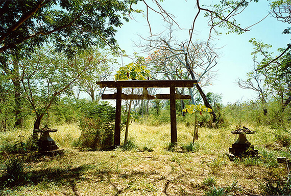 Shitamichi Motoyuki
torii - Tinian, USA
2006-2012
C-print
50.8 x 61 cm