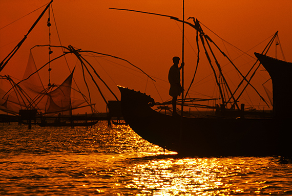Thomas Hoepker, Chinese fishing nets on lake in backwaters near Quilon, Kerala, India, 1994 © Thomas Hoepker, Magnum Photos