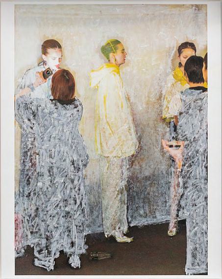Wataru Murakami 
Untitled (Backstage – PFW W SS 24), 2023–2025
Handkolorierter Print 
© Wataru Murakami