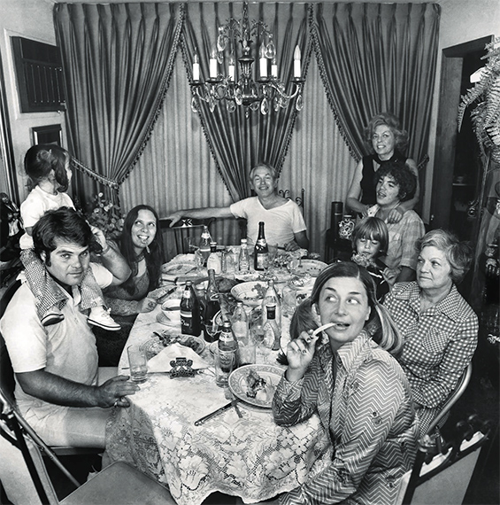 Les familles Meisler, Forkash et Cash réunies à l’occasion de la fête de Roch Hachana, le Nouvel An juif (Massapequa, État de New York, 1974).