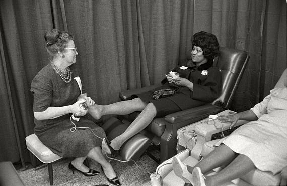 Fußmassage, Atlanta, 1964
© Max Scheler Nachlass, Hamburg