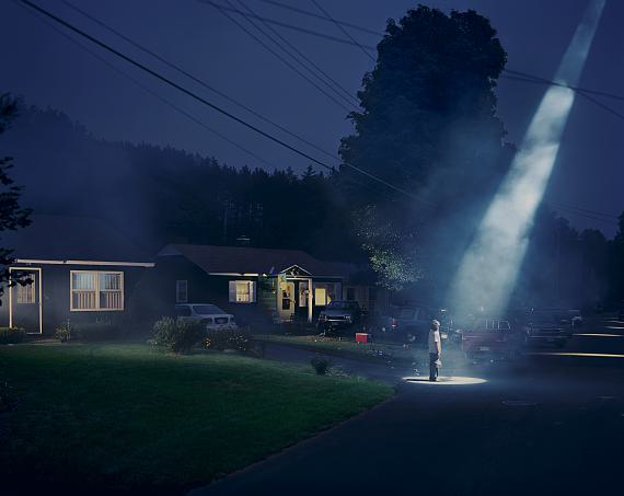 Gregory Crewdson
Untitled, aus der Serie Twilight, 1998–2002 ALBERTINA, Wien, Dauerleihgabe - Privatbesitz© Gregory Crewdson