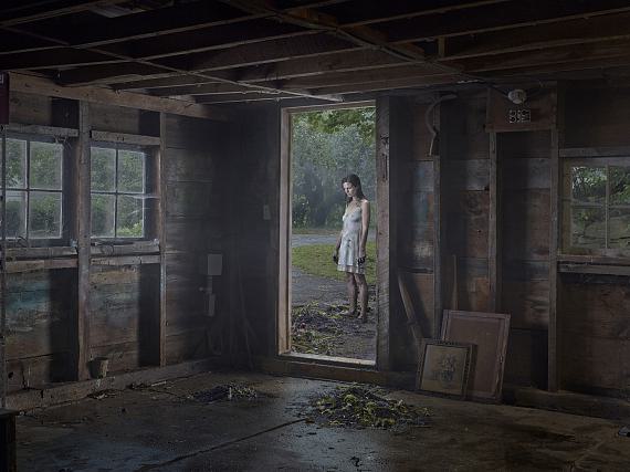 Gregory CrewdsonThe Shed, aus der Serie Cathedral of the Pines, 2013  
ALBERTINA, Wien, Dauerleihgabe - Privatbesitz© Gregory Crewdson