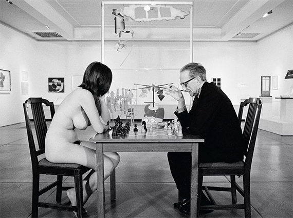 Julian Wasser
Eve Babitz and Marcel Duchamp playing Chess during 
Duchamp's Pasadena Art Museum Retrospective, 1963
Gelatin silver print
Courtesy Danziger Gallery