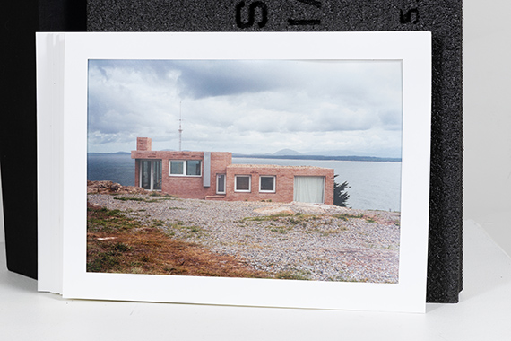 Photographies et éditions / Photographs and Editions