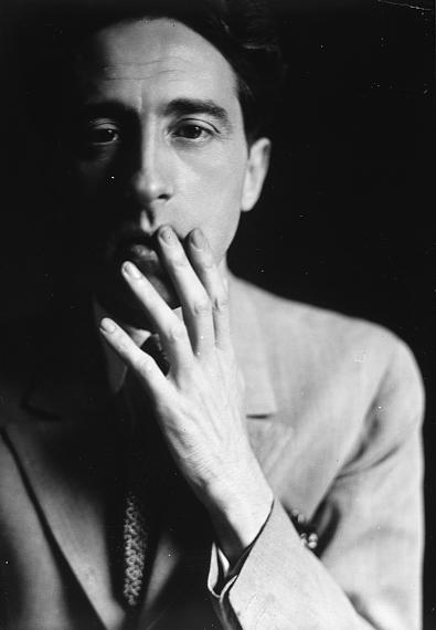 Germaine Krull
Portrait Jean Cocteau, Paris, um 1929
Silbergelatineabzug, 23,8 x 18 cm
© Nachlass Germaine Krull, Museum Folkwang, Essen