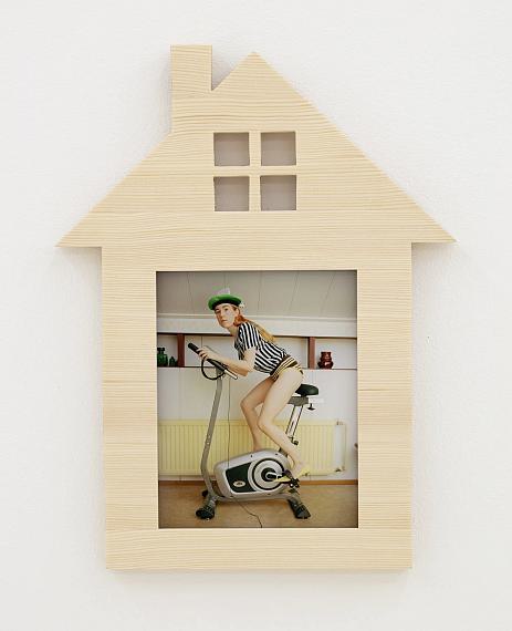 Emma Sarpaniemi
Smart Bike, 2025
Pigmentdruck auf Dibond
20 x 16 cm Emma Sarpaniemi
Smart Bike, 2025
Pigmentdruck auf Dibond
20 x 16 cm