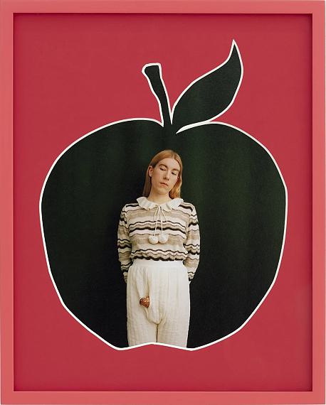 Emma Sarpaniemi
The Supermarket is Open, Regardless of The Different Weather Conditions, 2024
Pigmentdruck auf Dibond
33,5 x 28 cm Emma Sarpaniemi
The Supermarket is Open, Regardless of The Different Weather Conditions, 2024
Pigmentdruck auf Dibond
33,5 x 28 cm