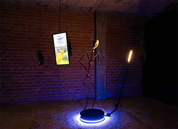 NINA DAVIES [PRECURSING]
INDOOR INSTALLATION