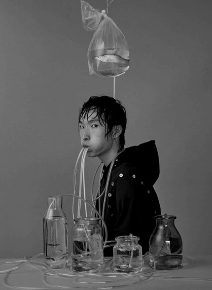 Xu Xiaowei, Pets, 2018.
Inkjet print on fine art paper, 60 × 80 cm.
Courtesy of the artist. Xu Xiaowei, Pets, 2018.
Inkjet print on fine art paper, 60 × 80 cm.
Courtesy of the artist.