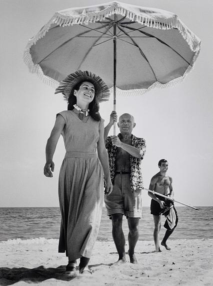 Robert CapaPablo Picasso with Françoise Gilot and his nephew Javier Vilato, on the beach,Golfe-Juan, France, August 1948© Robert Capa © International Center of Photography / Magnum Photos
