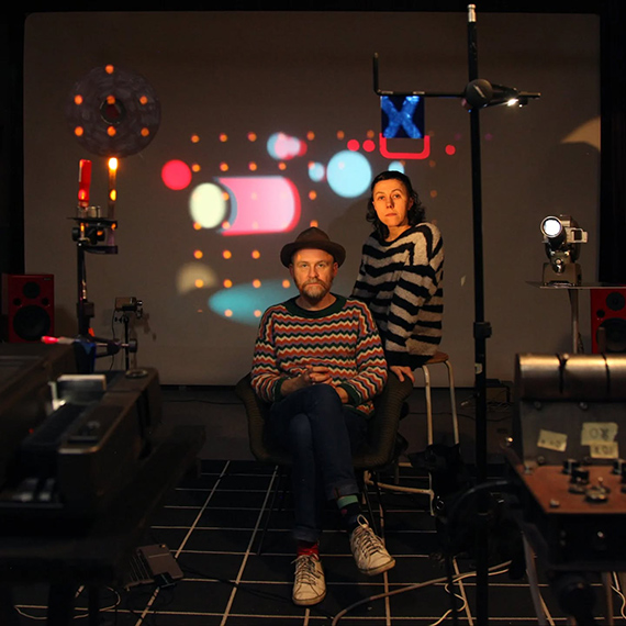 Pflanzen, Planeten, Sonne und blauer Himmel