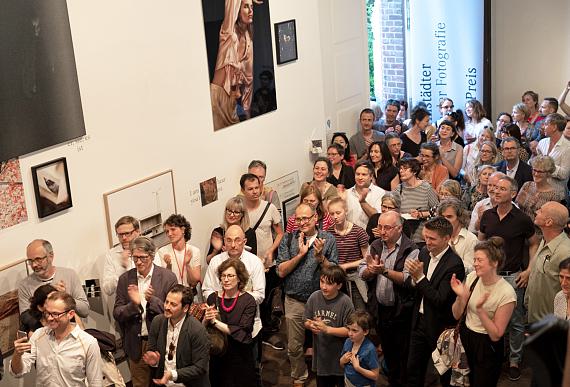 Julia Fullerton-Batten, Red Dress in City, 2005 © Fullerton-Batten
