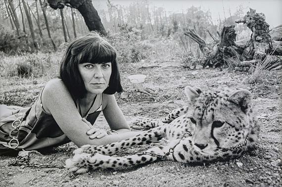 Helmut NewtonJune with Cheetah, Ramatuelle 1976 © Helmut Newton Foundation