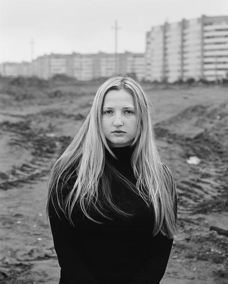 Ute Mahler & Werner MahlerMonalisen der Vorstädte (Tanja, Minsk), 2008Gelatin silver print, framed93 x 78 cmEdition 5 + 2 AP