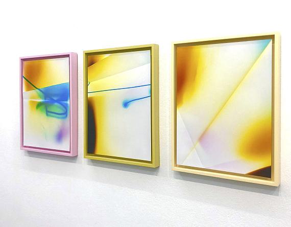 Marta DjourinaOhne Titel (aus der Werkreihe FOLDS), 2025Direktbelichtung auf gefaltetem analogen Fotopapier 30 x 40 cmUnikate